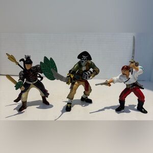 PAPO The Medieval Era - Lot Of 3 Figures Pirates & Foot Soldier With 3 Weapons